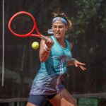 Carol Meligeni vence mais uma e disputa a final em busca do maior título da carreira