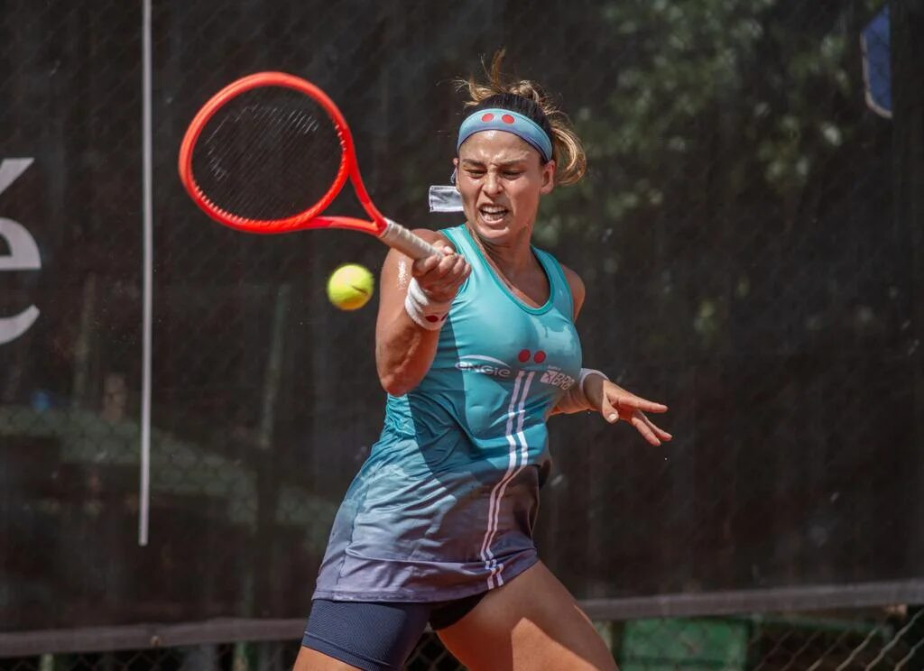 Carol Meligeni vence mais uma e disputa a final em busca do maior título da carreira