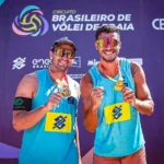 George e Saymon exibindo medalhas do Circuito Brasileiro (foto de arquivo)