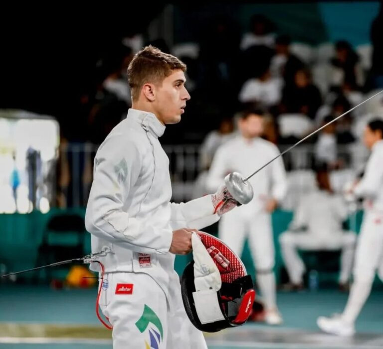 Alexandre foi medalhista de bronze na espada masculina