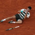 Alcaraz vira sobre Sinner em duelo épico de 5h e é campeão de Roland Garros 2025