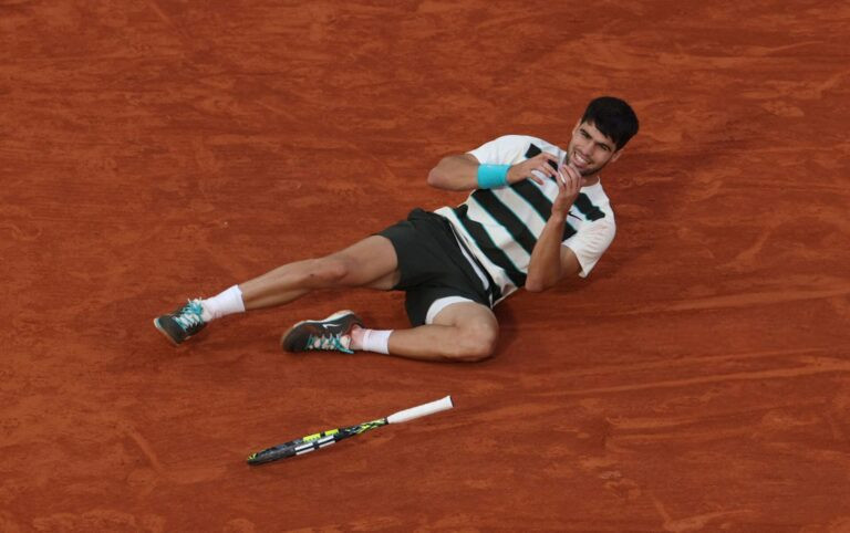 Alcaraz vira sobre Sinner em duelo épico de 5h e é campeão de Roland Garros 2025