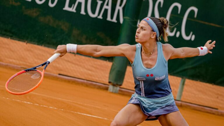 Carol Meligeni fica com o vice no W75 de Ceska Lipa após virada de jovem tcheca