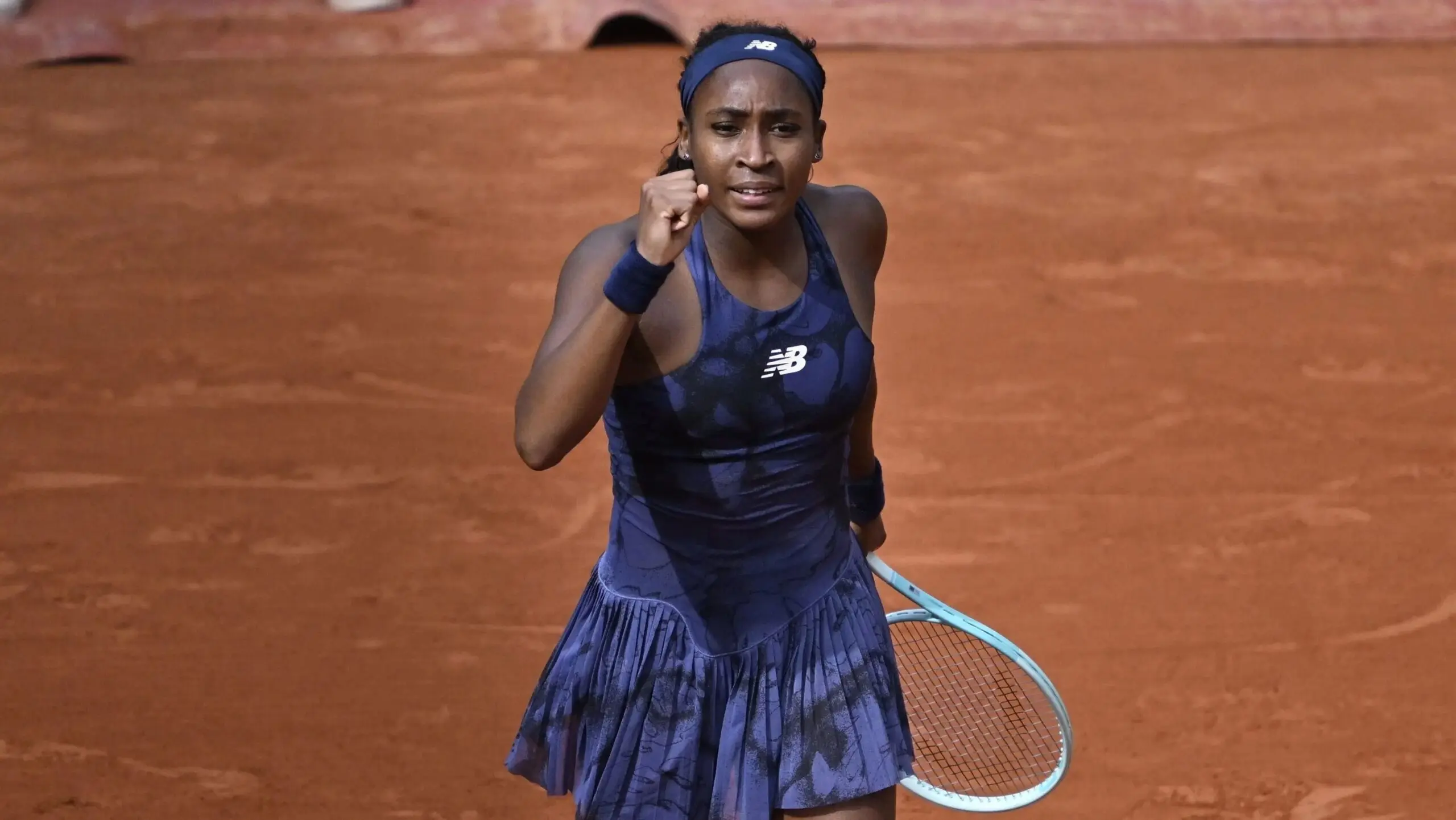 Gauff vira sobre Sabalenka e conquista Roland Garros 2025