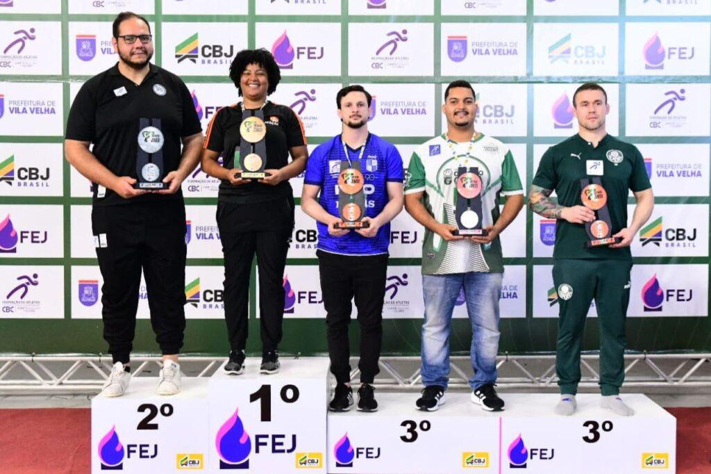 Pódio com os representantes da disputa feminina.
