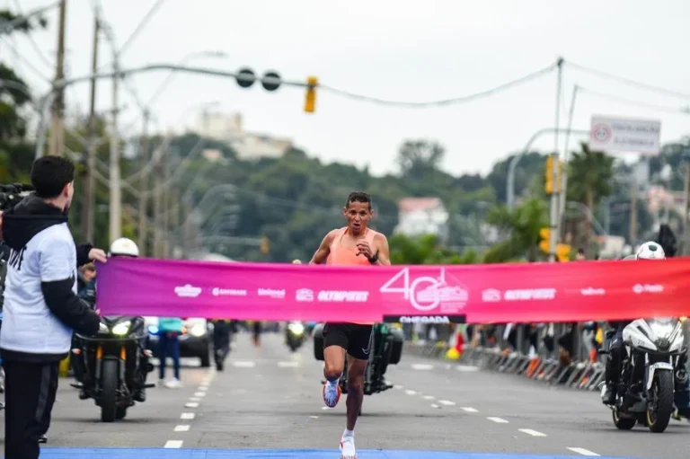 Wendell se aproximando da linha de chegada (faixa rosa)