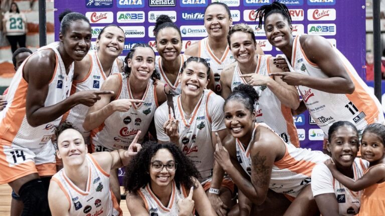 Ourinhos bate Blumenau e garante mando de quadra para os playoffs da LBF; Corinthians também vence pela última rodada