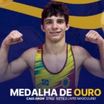 Caio Aron ergue o braço em arte da CBW.