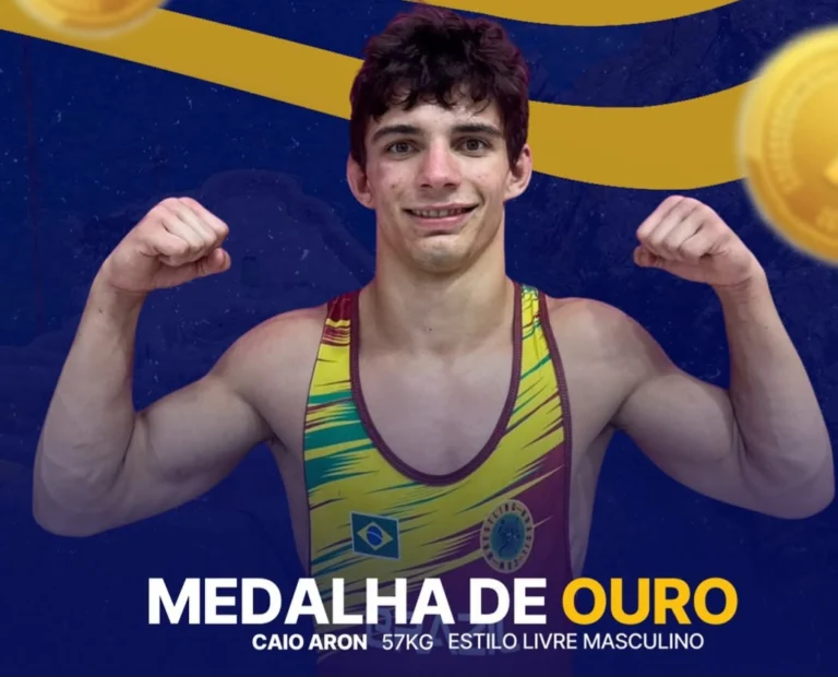 Caio Aron ergue o braço em arte da CBW.