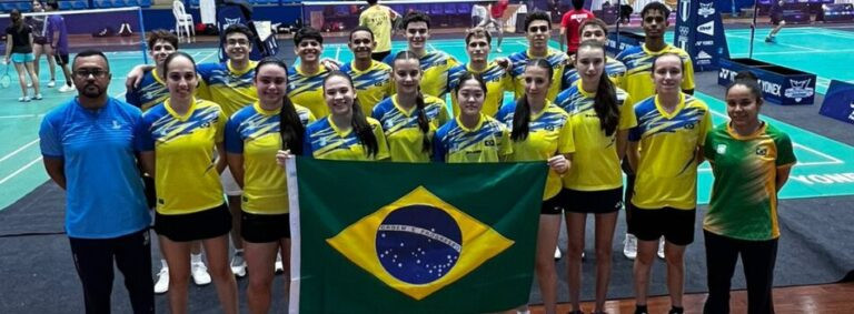 Delegação brasileira posa para Foto.