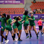 Jogadoras brasileiras comemorando vitória no Pan Júnior