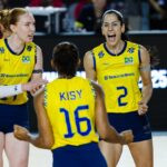 Brasil flerta com a derrota, mas se recupera e vence a França de virada no Mundial de vôlei feminino