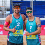 Dupla Brasileira posa para foto