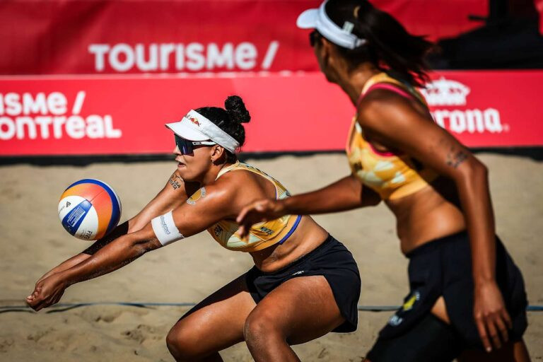 Duda e Ana Patrícia recebendo em ação