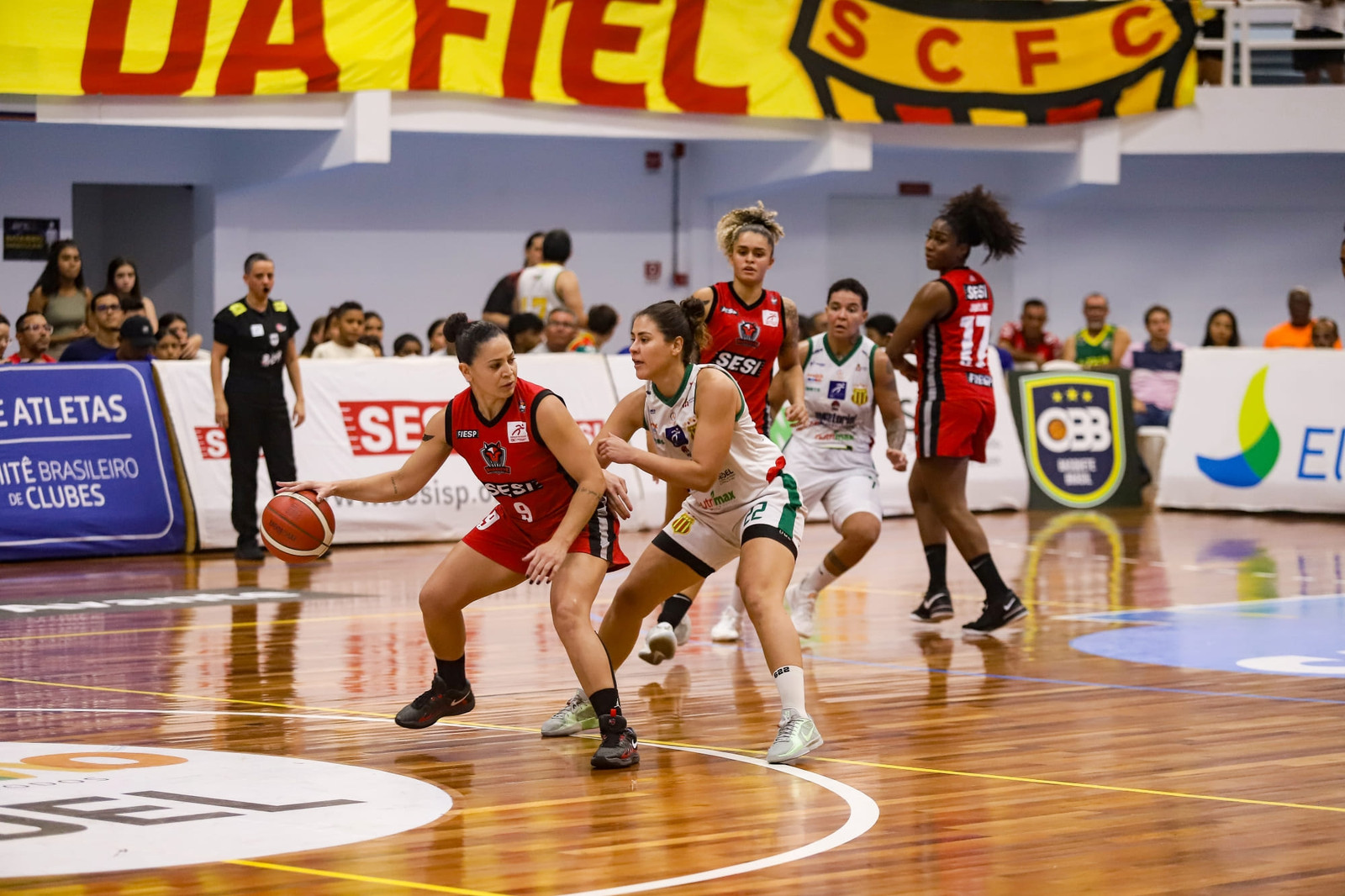 Sesi Araraquara vira no fim sobre o Sampaio Basquete e larga na frente na final da LBF