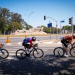 Ciclistas percorrendo as ruas de São Paulo.