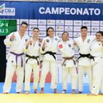 Equipe Mista de São Paulo posa exibindo as medalhas