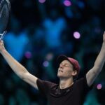 Jannik Sinner supera Alcaraz e conquista o título do ATP Finals em Turim