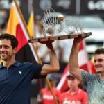 MARCELO E JOÃO LEVANTAM O TITULO