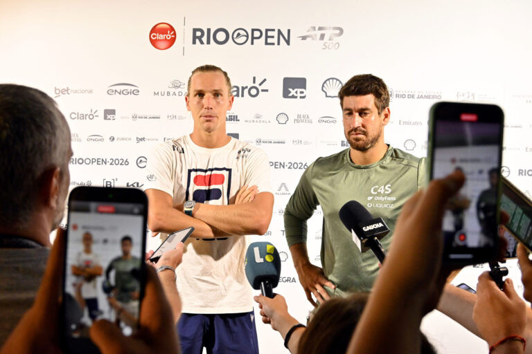 Rafael Matos e Orlando Luz na zona mista