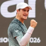 João Fonseca cerra o punho em comemoração