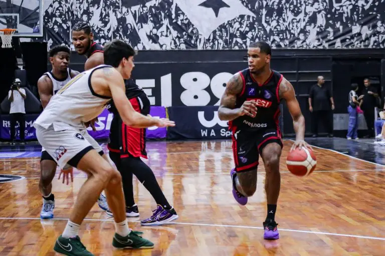 Franca “varre” Botafogo e avança às quartas de final do NBB