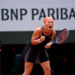 Diana Shnaider em partida de Roland Garros 2026
