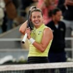Maja Chwalinska em partida de Roland Garros 2026