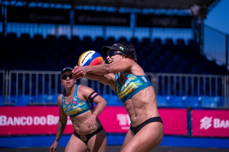 Carol Solberg e Rebecca confirmam favoritismo, mas demais duplas brasileiras oscilam no segundo dia do Elite 16 feminino