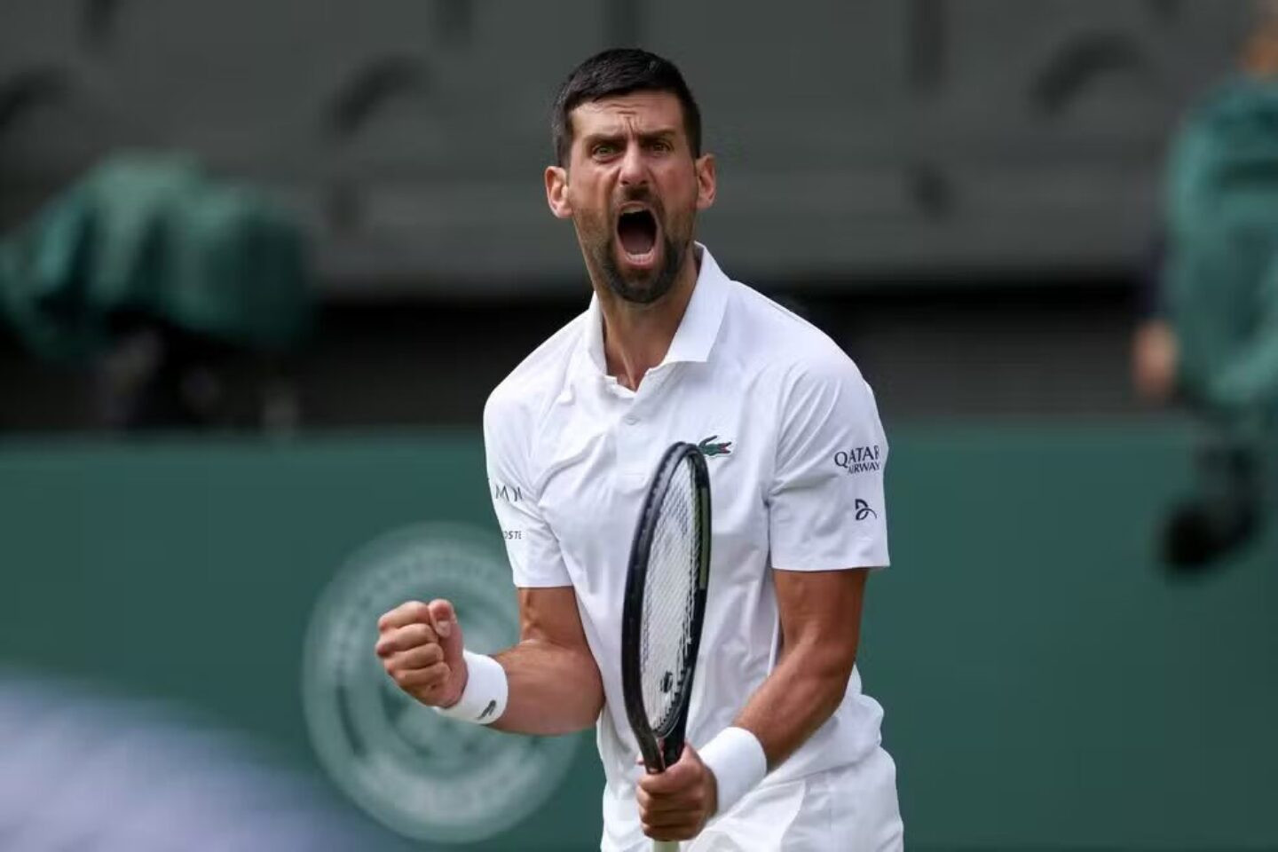 Djokovic, Sinner e Swiatek avançam; Dimitrov abandona por lesão e Andreeva surpreende Navarro em Wimbledon