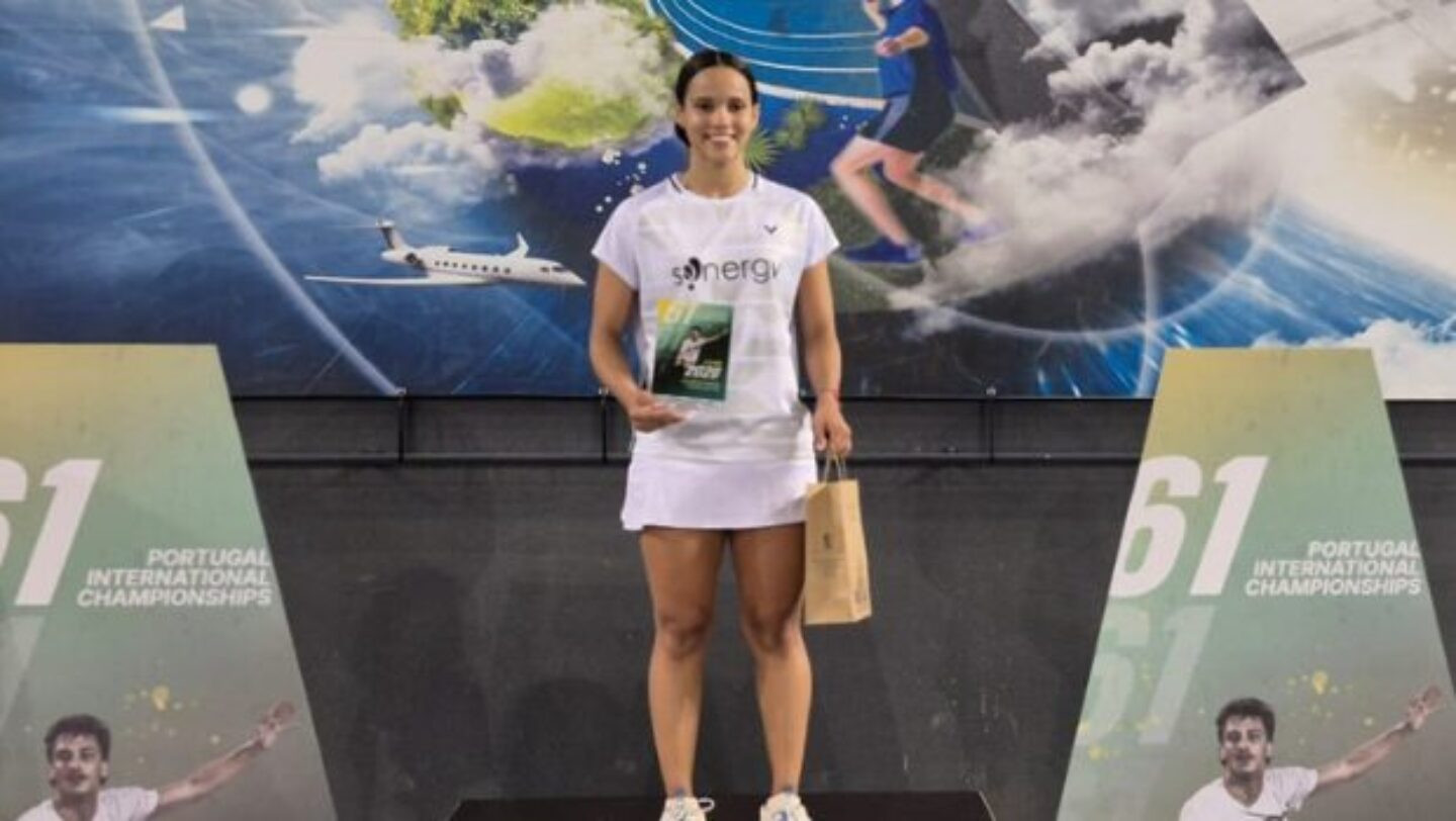 Juliana Viana no pódio em Portugal (Foto: Divulgação/CBBD)