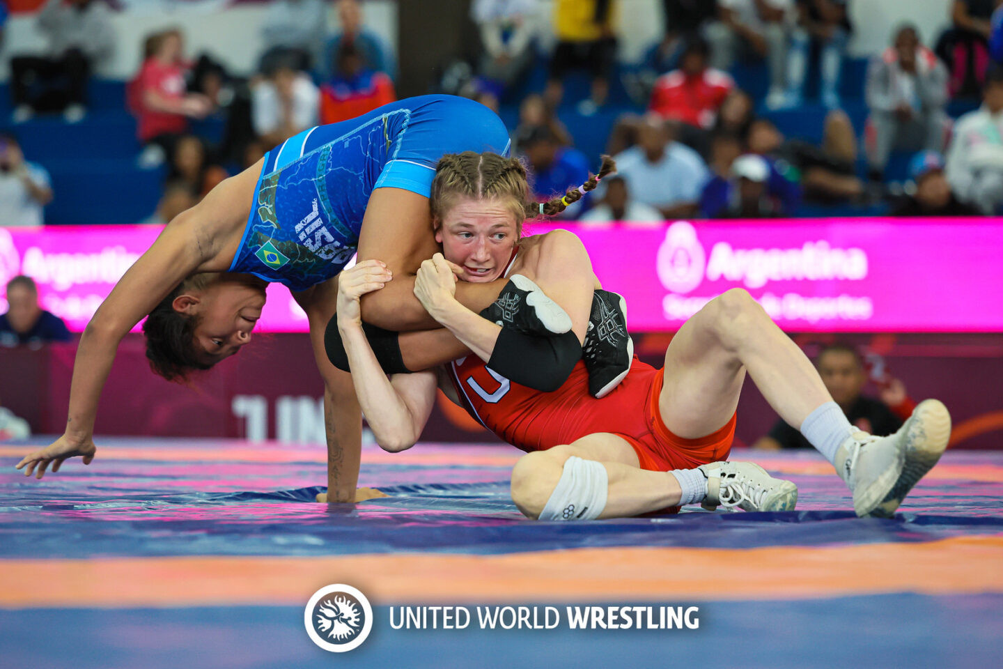 Thalia Freitas em combate. - Foto: UWW arquivo