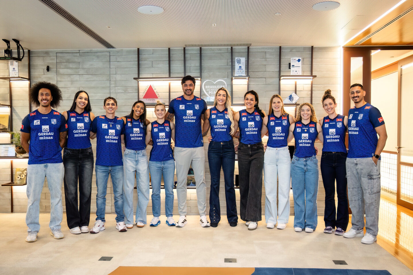 Jogadoras e Comissão Técnica do Minas para a próxima temporada - Créditos: Hedgard Moraes/MTC