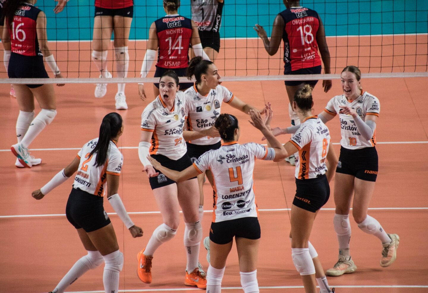 699a41a7d3441 Beto Doloriert/Voleysur