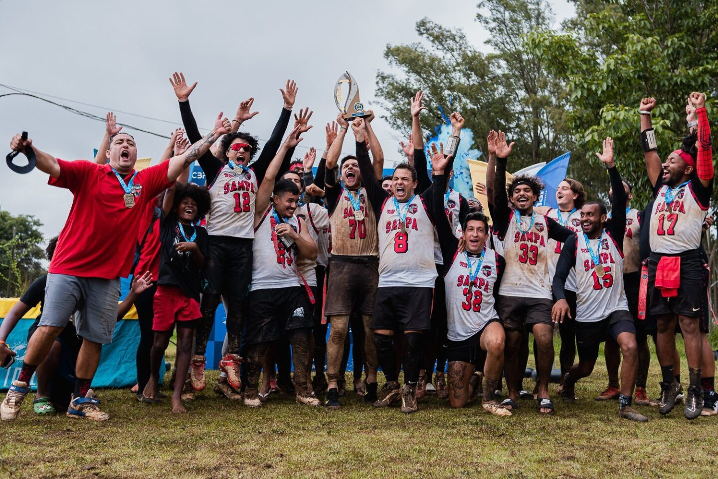 São Paulo levanta o troféu de campeão do Torneio de Seleções Estaduais de Flag Masculino. - Foto: Yan Barros