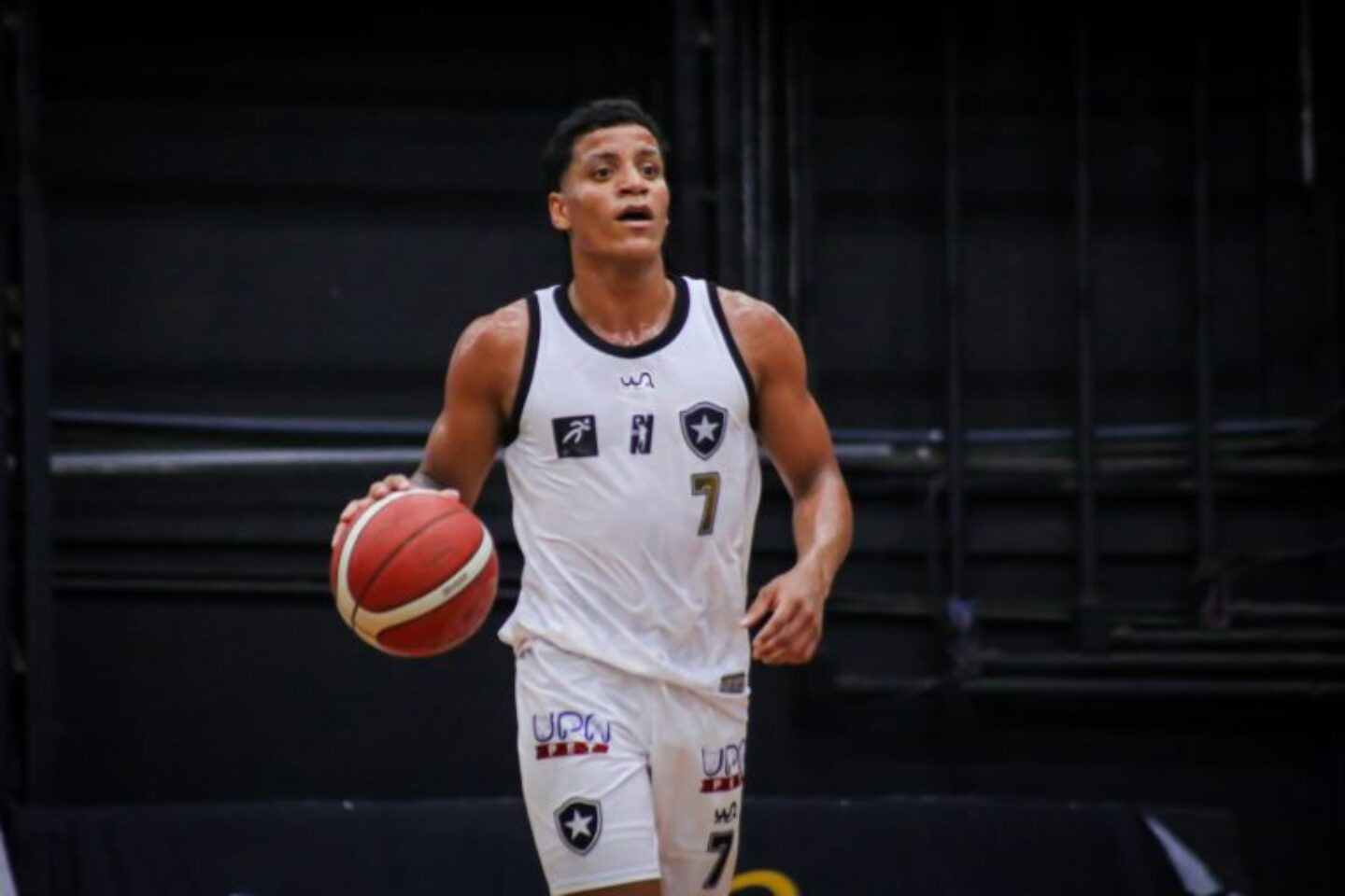 Matheusinho é um dos destaques do Botafogo nesta temporada. - Foto: Wallace Lima / Botafogo