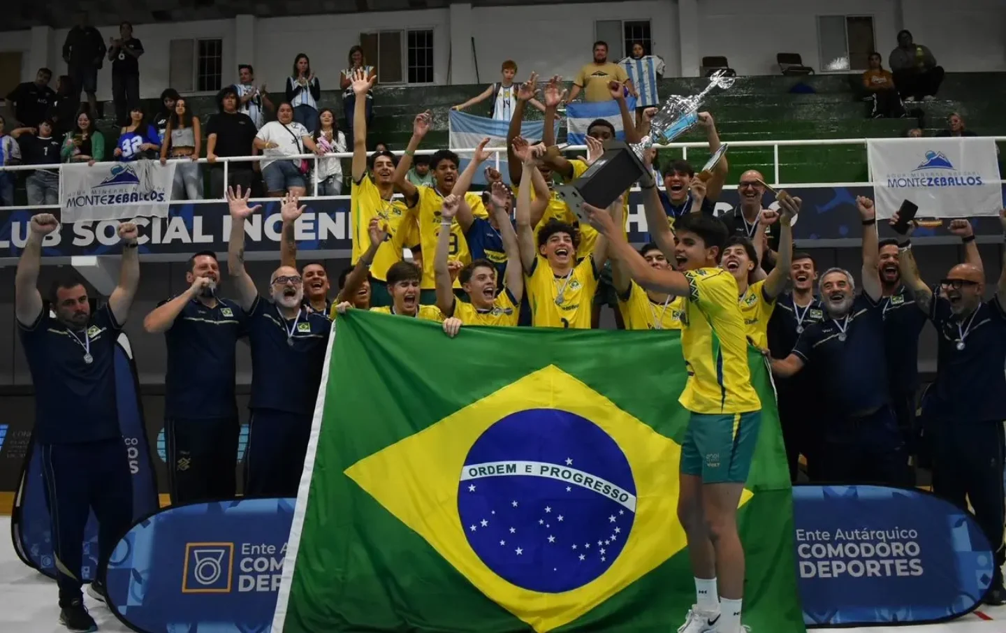 Brasil é campeão sul-americano sub-17. - Foto: Divulgação CBV