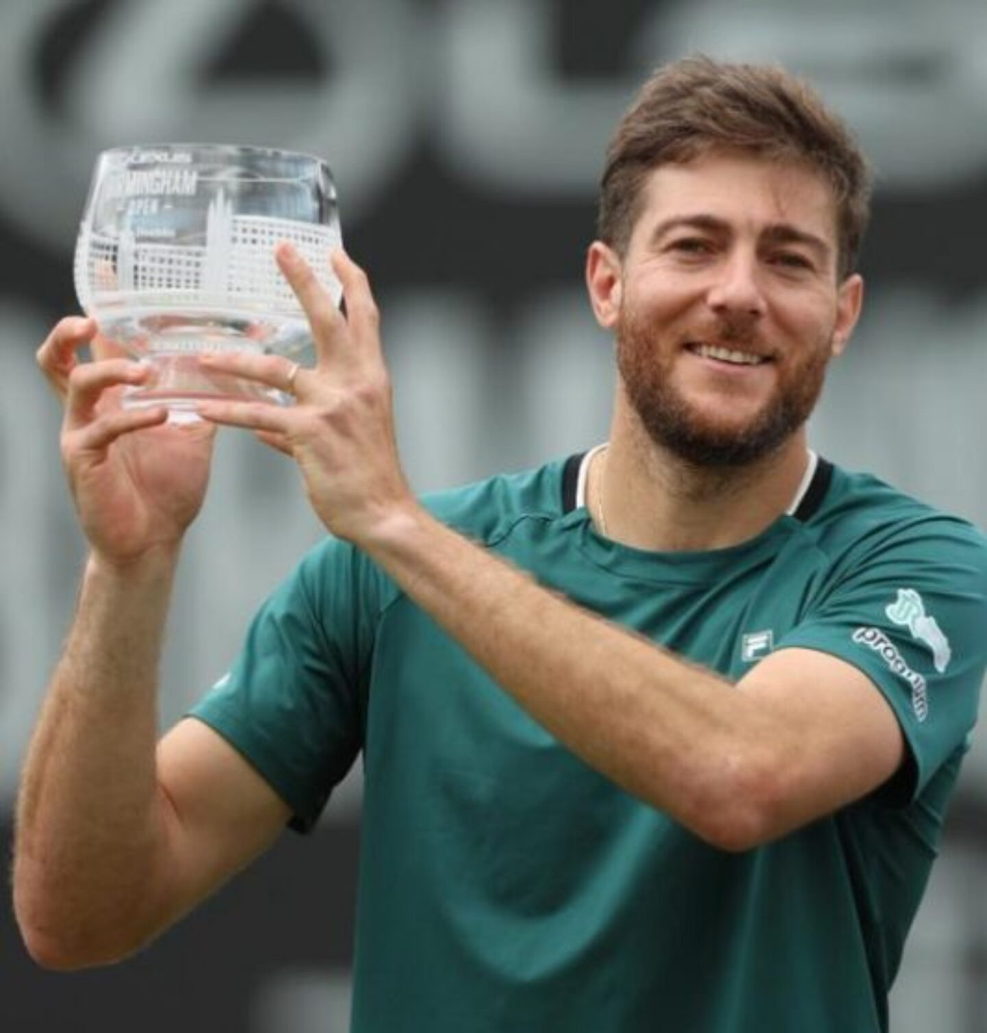 Demoliner com o troféu. Foto: Instagram Marcelo Demoliner.