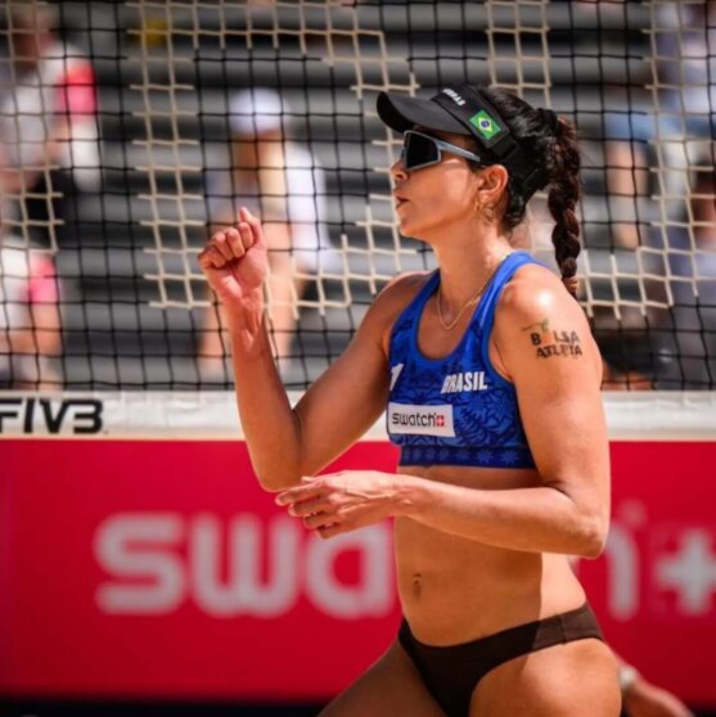 Carol/Rebecca e Duda/Ana Patrícia se enfrentam no último jogo da fase de grupos no Mundial Elite 16 em Gstaad Divulgação/VolleyballWorld