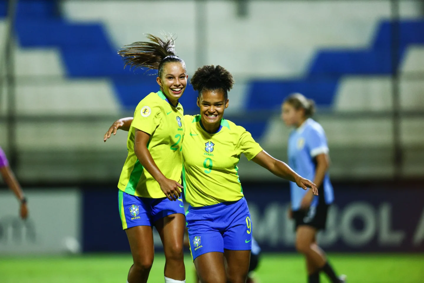 Pinho e Nicolly celebram gol marcado pela camisa 9 - Staff Images/CBF