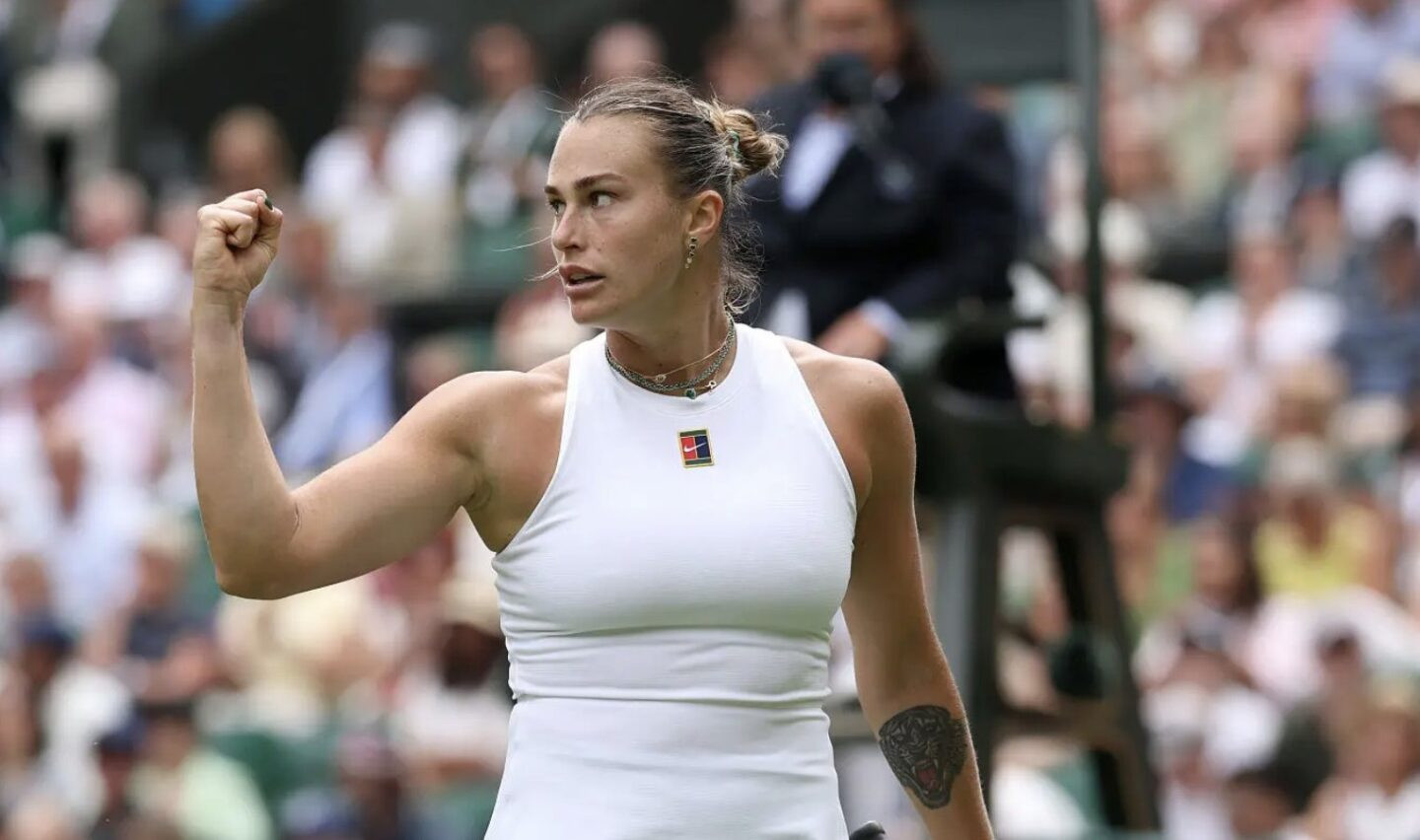 Aryna Sabalenka vence mais uma em Wimbledon. (Foto: Reprodução/X)