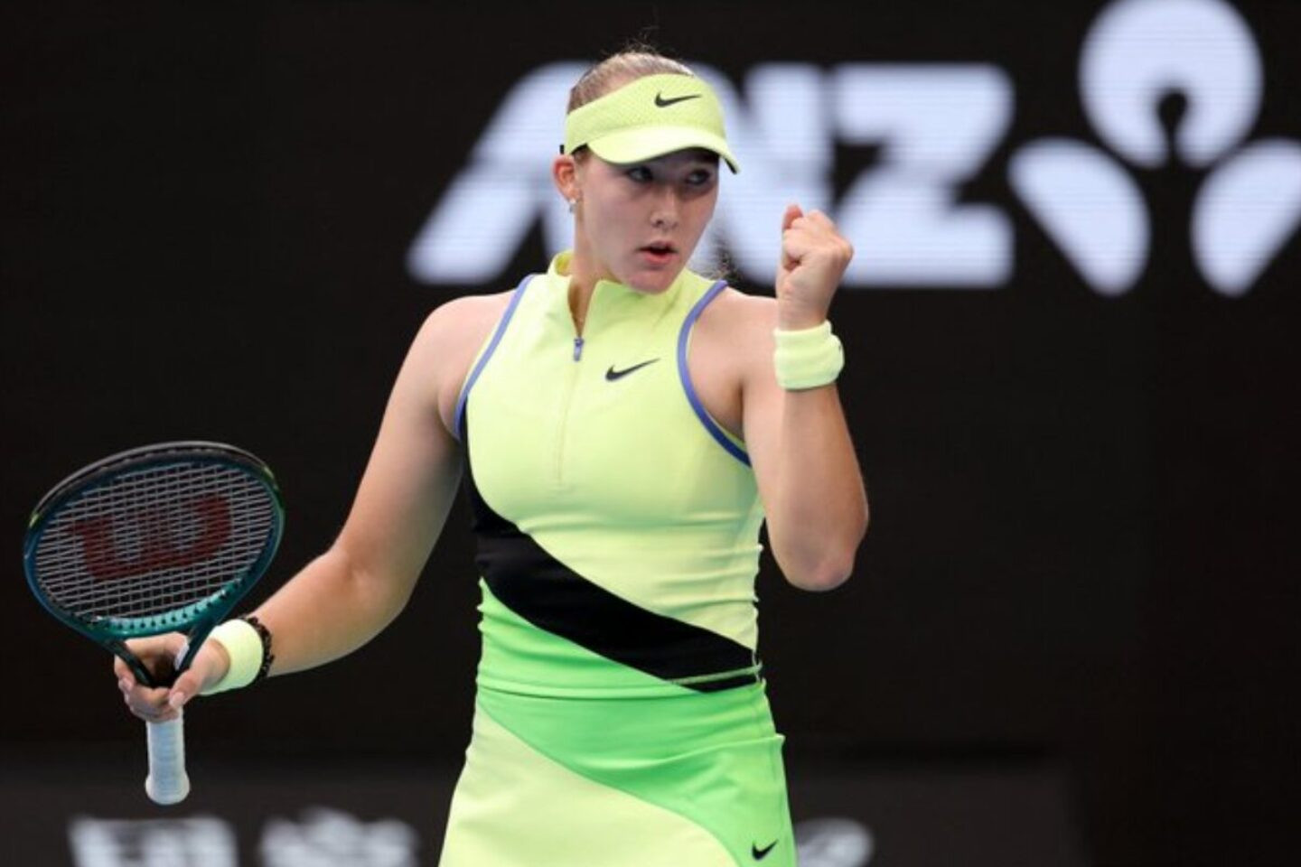 Mirra Andreeva em ação no Australian Open 2026