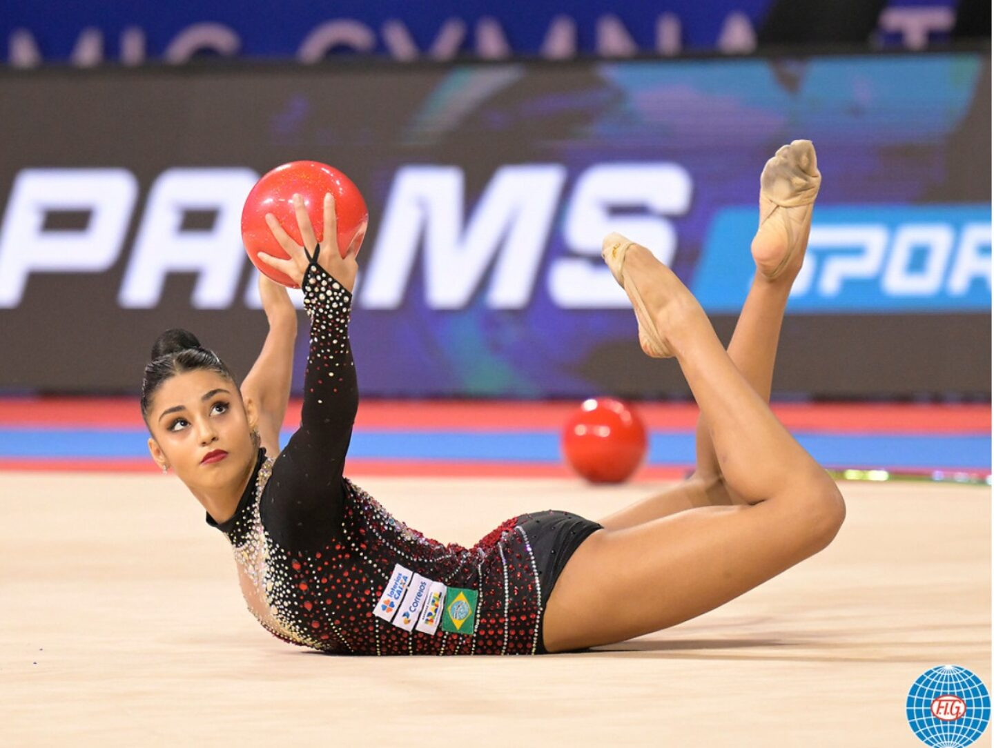 Sarah Mourão na bola (Foto; Divulgação/FIG)