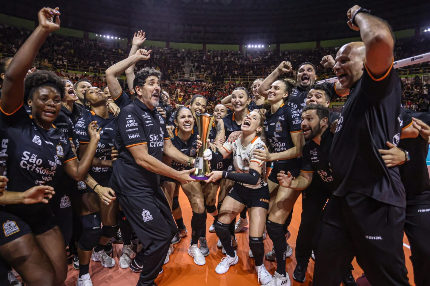 Osasco é o atual campeão da Superliga feminina. - Foto: Wander Roberto/Inovafoto/CBV