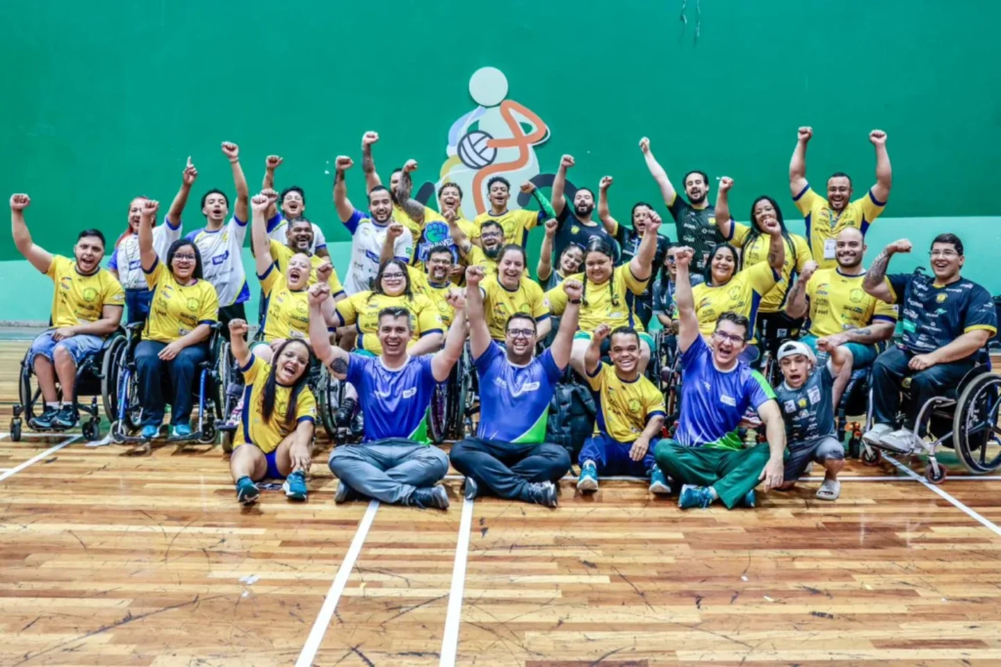 Equipe do Praia/CDDU/Futel comemora título no Campeonato Brasileiro Loterias Caixa de halterofilismo | Foto: Marcello Zambrana/CPB