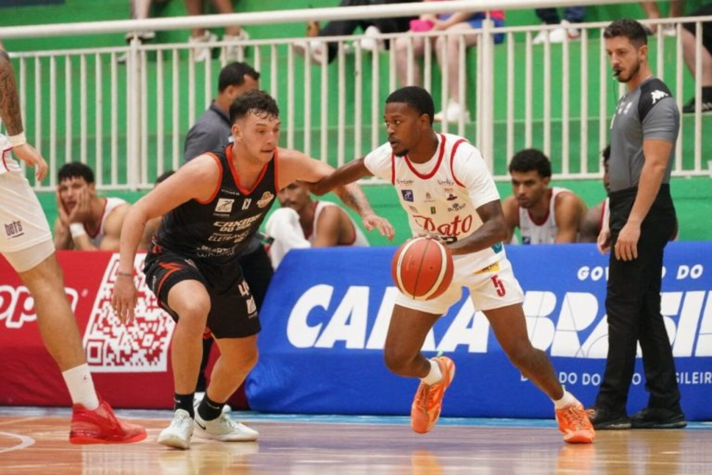 Partida entre Pato Basquete e Caxias do Sul terminou com agressão a arbitragem. - Foto: Maurício Moreira
