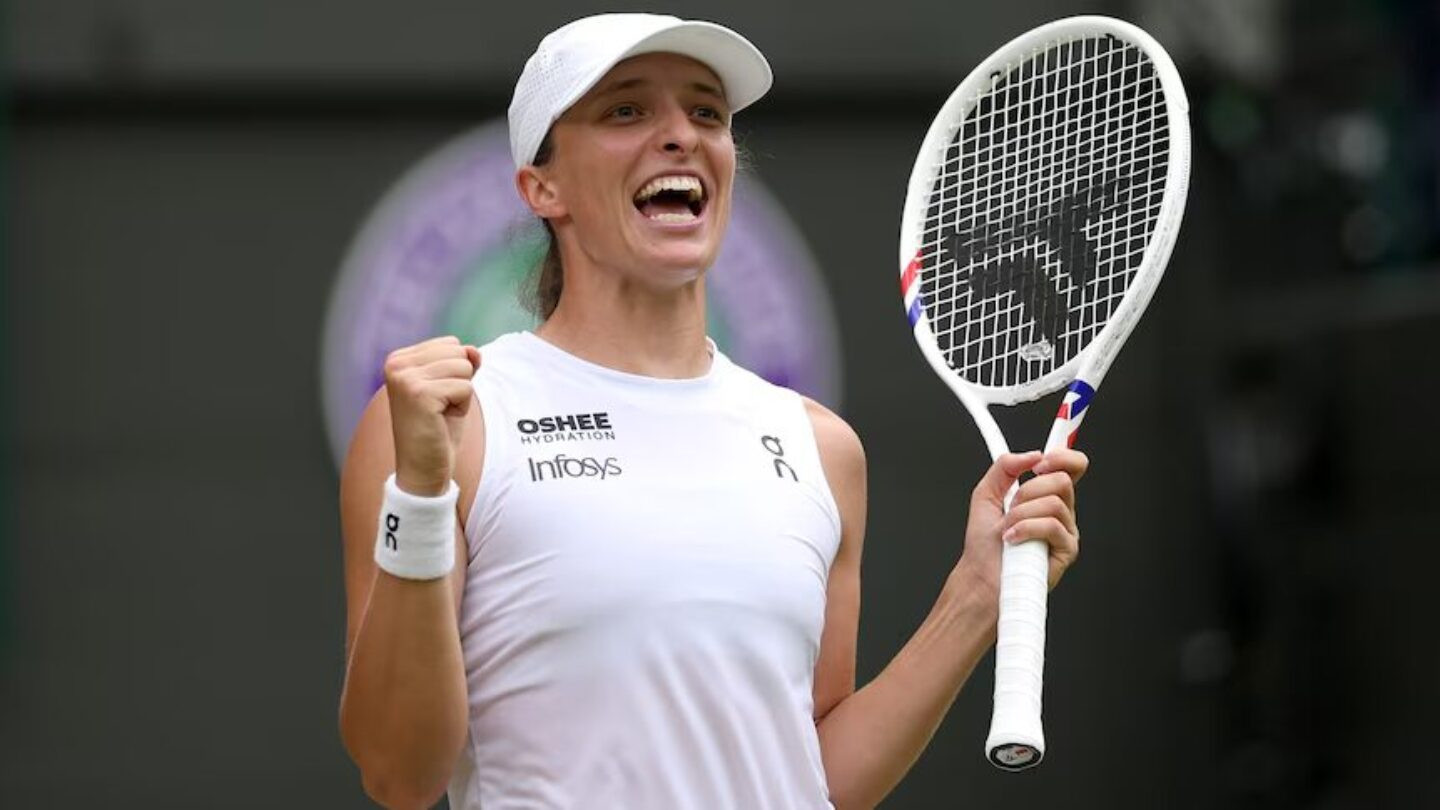Swiatek avança com autoridade; Sabalenka é surpreendida e se despede de Wimbledon