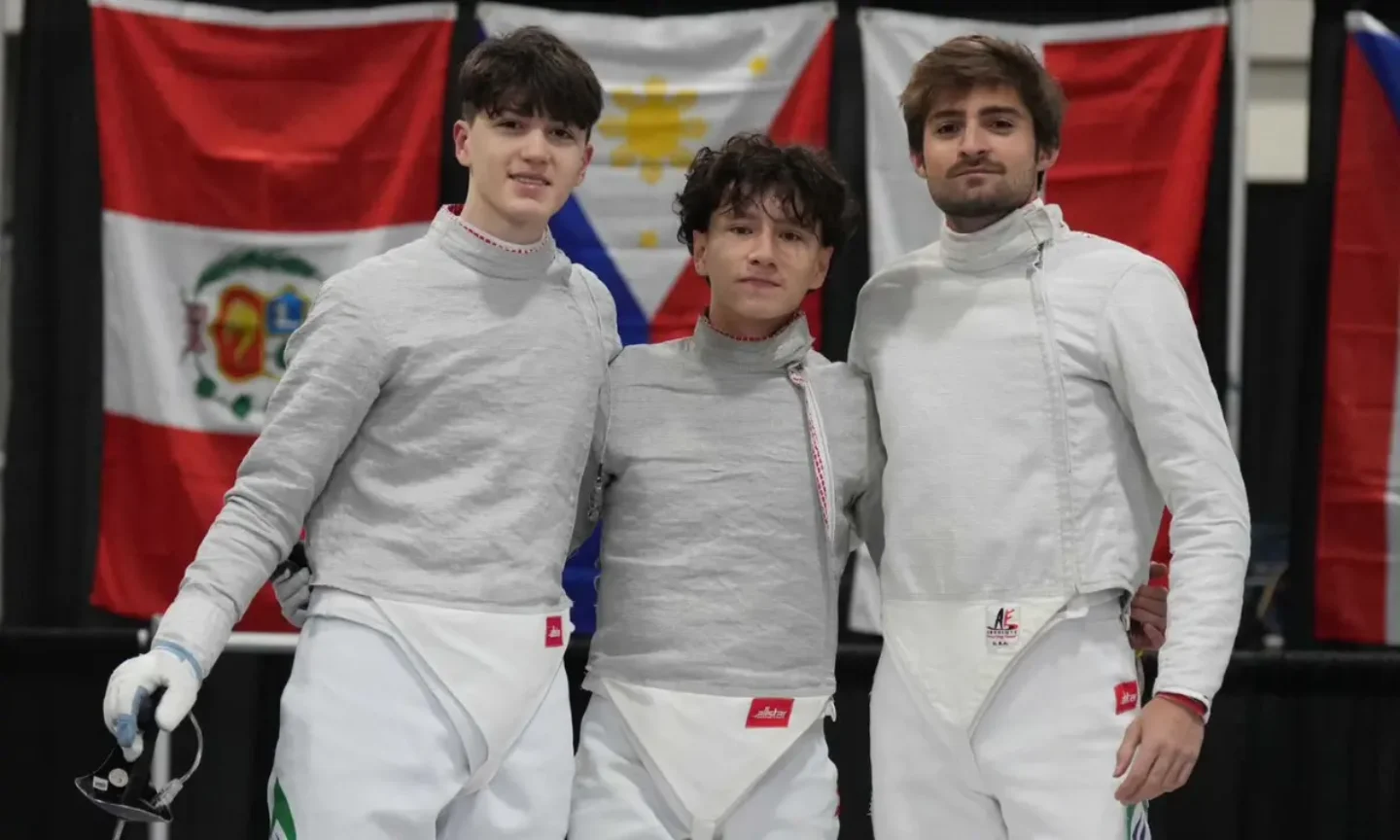 Equipe formada por Marcus Pinto, Vince Liu e Renato Saliba na Copa do Mundo de Sabre. - Foto: Eva Pavia/Bizzi Team