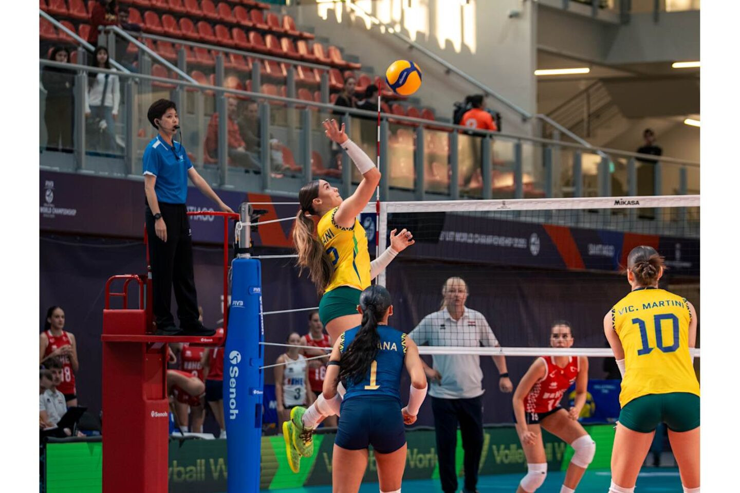 Seleção Feminina de Vôlei Sub-17 Seleção Brasileira lutou muito, mas perdeu para a Croácia na estreia do Mundial - Foto: Reprodução FIVB