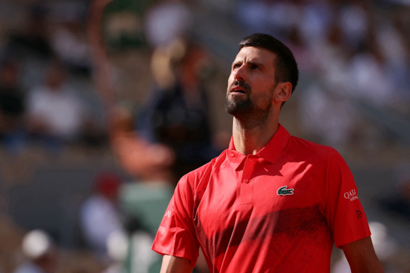 Novak Djokovic em ação no saibro. (Foto: Reprodução/X)